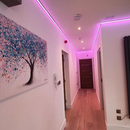 Central Penthouse With Hot Tub & Views 24 첼튼엄 외부 사진
