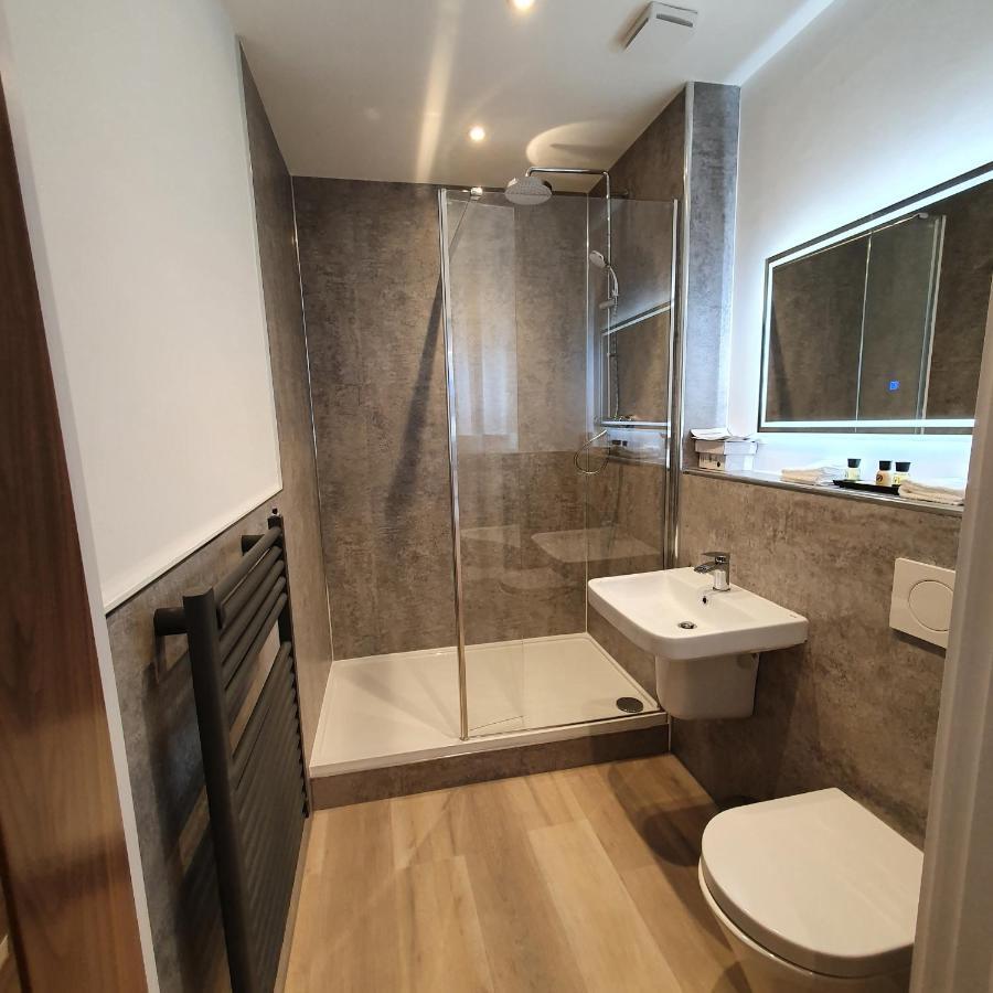 Central Penthouse With Hot Tub & Views 24 첼튼엄 외부 사진