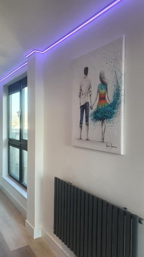 Central Penthouse With Hot Tub & Views 24 첼튼엄 외부 사진