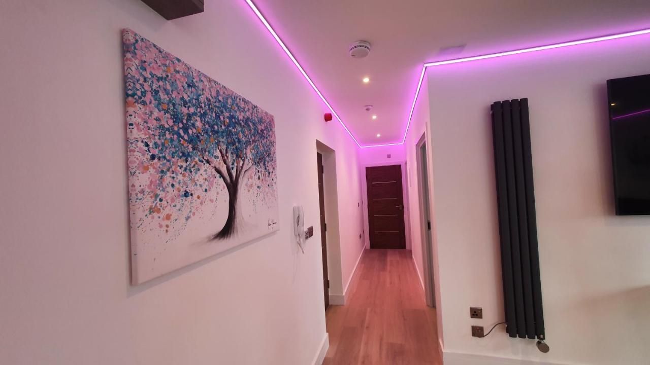 Central Penthouse With Hot Tub & Views 24 첼튼엄 외부 사진