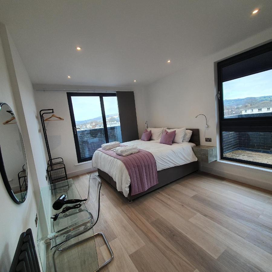 Central Penthouse With Hot Tub & Views 24 첼튼엄 외부 사진