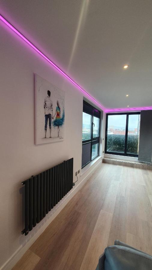 Central Penthouse With Hot Tub & Views 24 첼튼엄 외부 사진