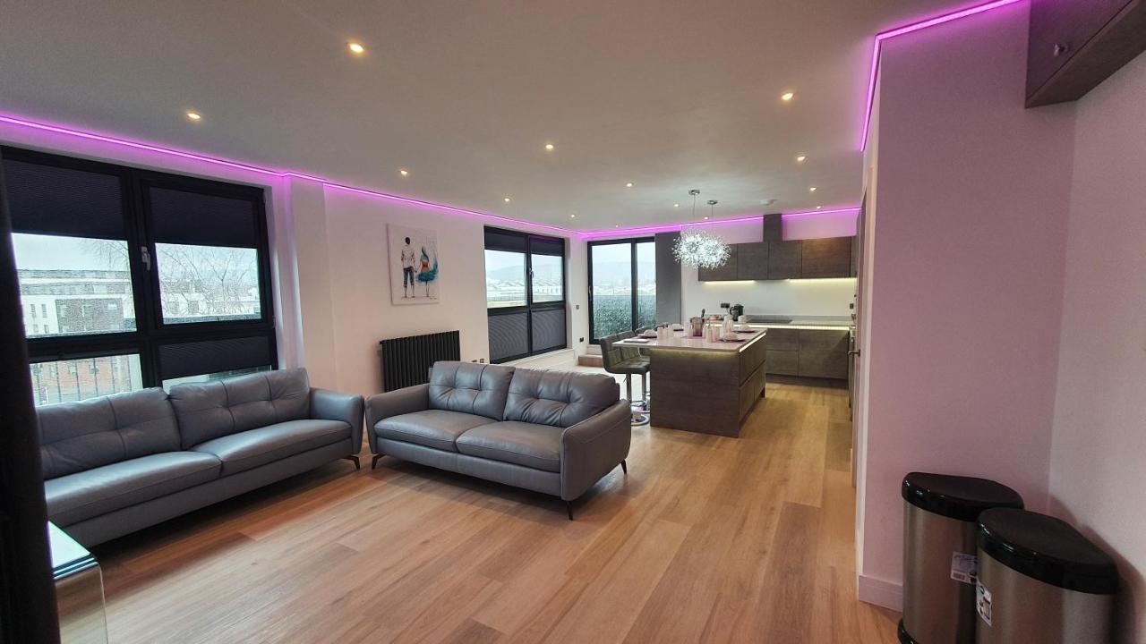 Central Penthouse With Hot Tub & Views 24 첼튼엄 외부 사진